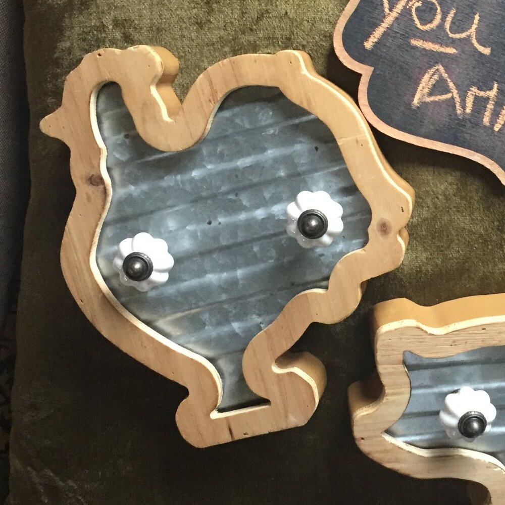 Farmhouse Pig & Chicken Wooden Wall Hanging Hooks Decor